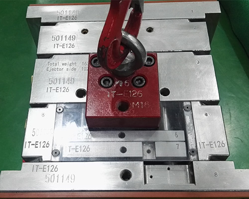 plastic-injection-mold-service-china.jpg